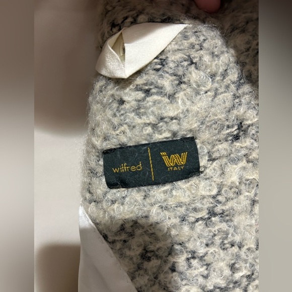 Wilfred - Aritzia Wool Coat - Picture 11 of 13